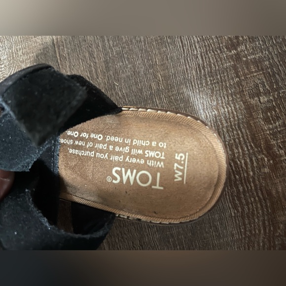 TOMS Black Strap Sandals with Small Heel - Size US 7.5 - Picture 3 of 6